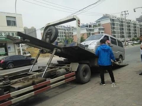 汽车趴窝半路，这4项救援是免费的，别再被忽悠，浪费钱了