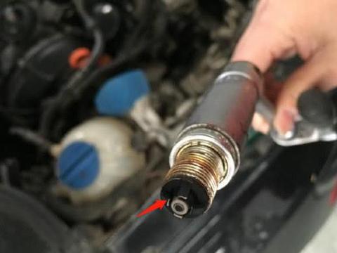 汽车跑10万公里，这4个东西必须换，要不后悔还是自己