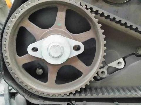 正时皮带多久换一次？老司机：一旦达到这个数，危险正在逼近