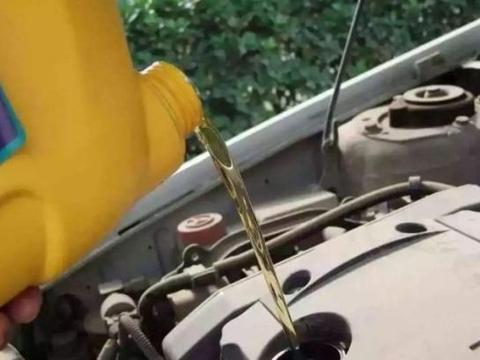 5000公里换机油太“扯淡”？维修工：发动机离报废不远了