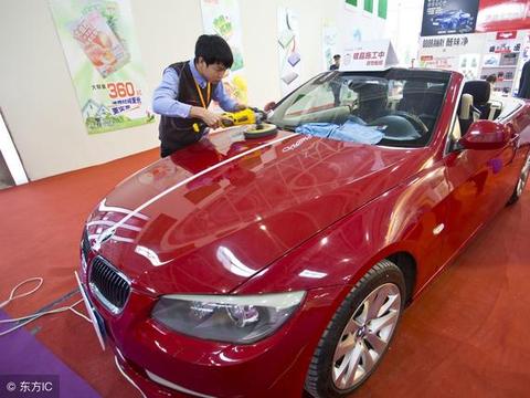 想要保养汽车，就应该选择专业的汽车美容！