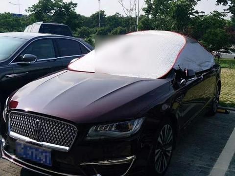 汽车每天暴晒伤车吗？修车工：这4个地方真得注意！不然等着大修