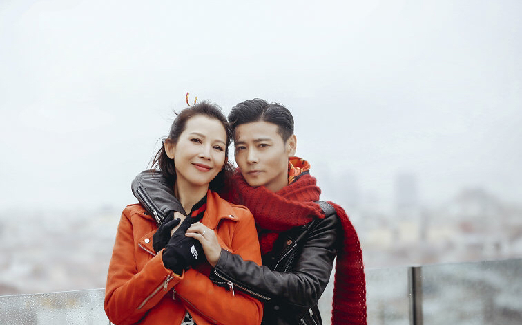 "天不怕地不怕,就怕蔡少芬儿说普通话"的张晋蔡少芬夫妇