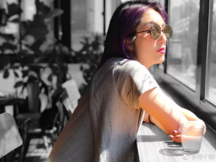 45岁杨千嬅曾经历过3段感情最后家庭美满