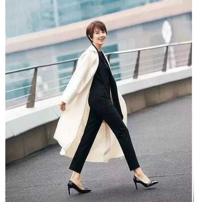 女星|袁泉,江疏影的冬天机场照;一个简约满分,一