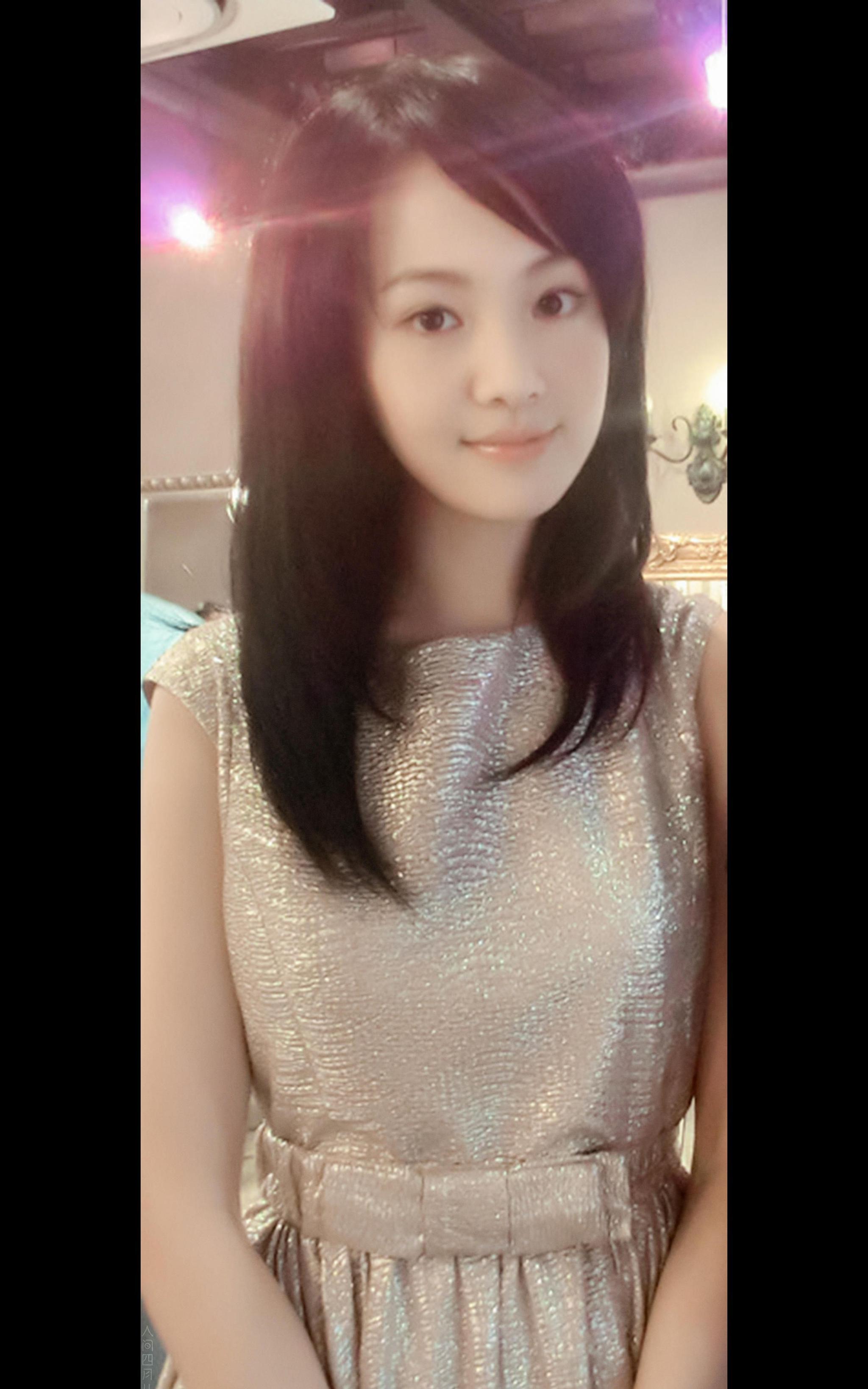 郑爽19岁时候旧照脸嫩的可以掐出水,白皙水灵绝对人见