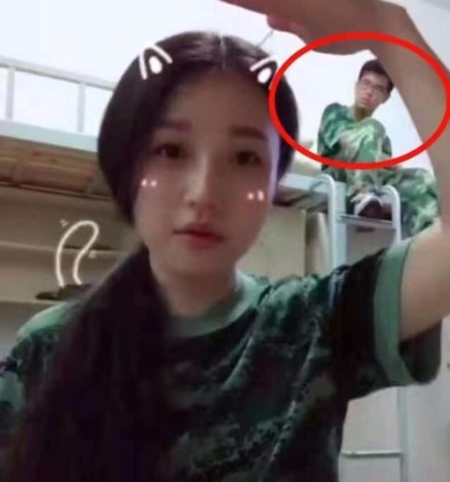军训的那些趣事，看完这些图片真的忍不住让人捧腹大笑！