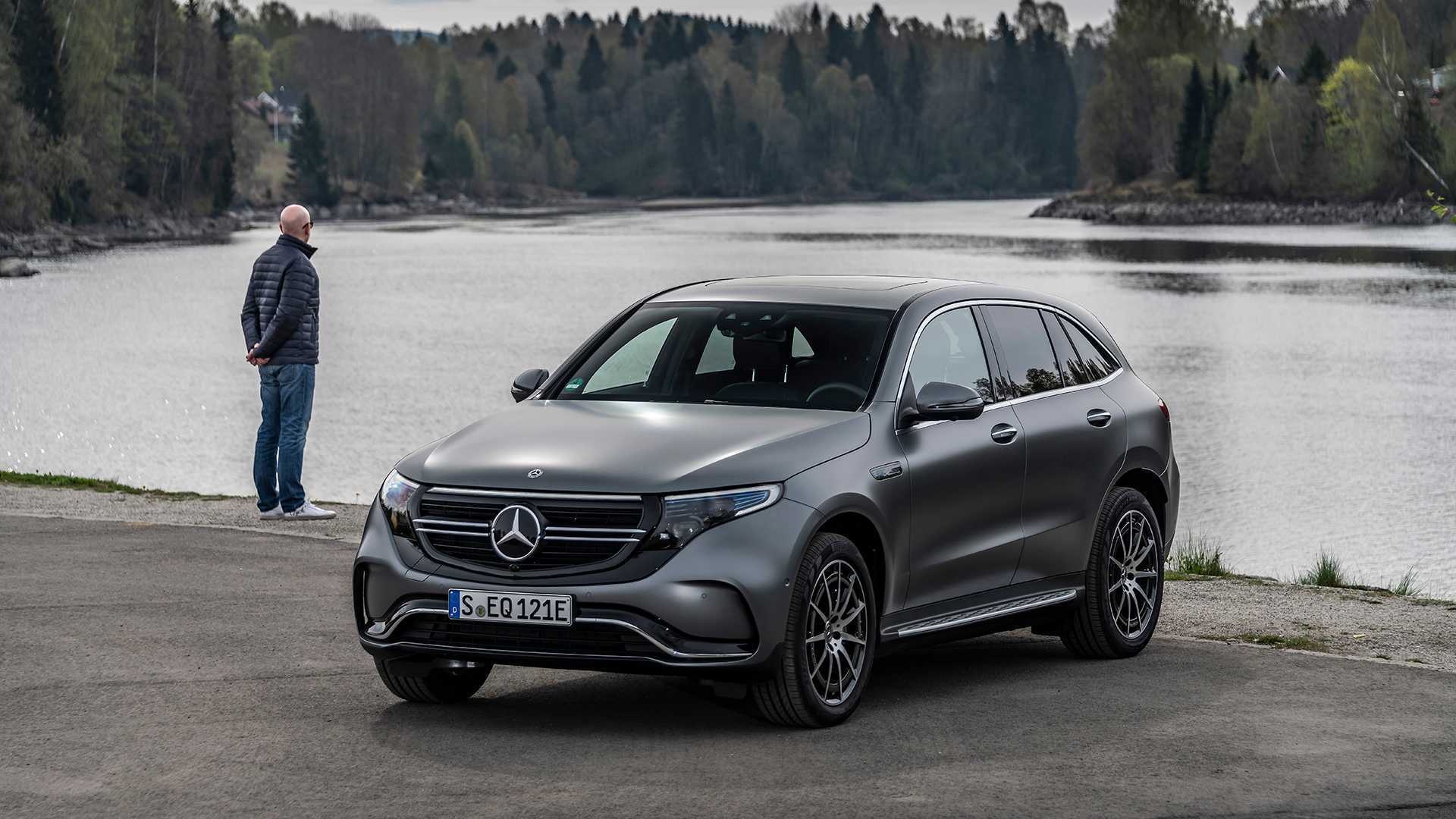 e-tron劲敌诞生,奔驰首款纯电SUV,402马力4.8秒破百,续航470KM