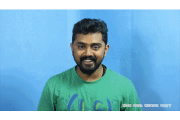 真实的印度人生活,习惯在大街上洗澡,完全不顾来往路人的眼光