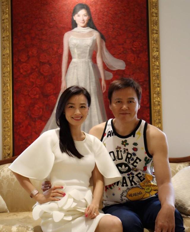 酒窝美女张庭女儿正面照,秀发披肩亭亭玉立,丑小鸭化身白天鹅!