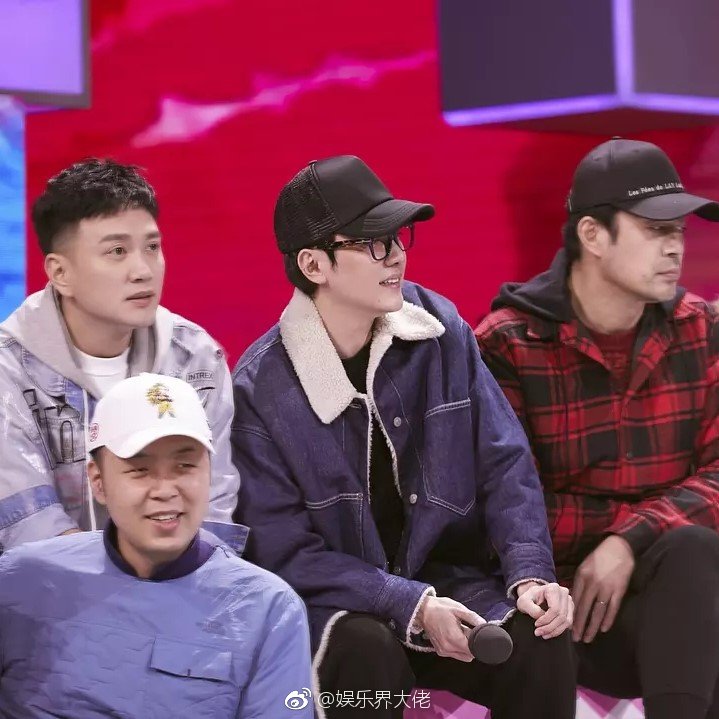 快乐大本营彩排,有网友表示冯绍峰貌似穿了赵