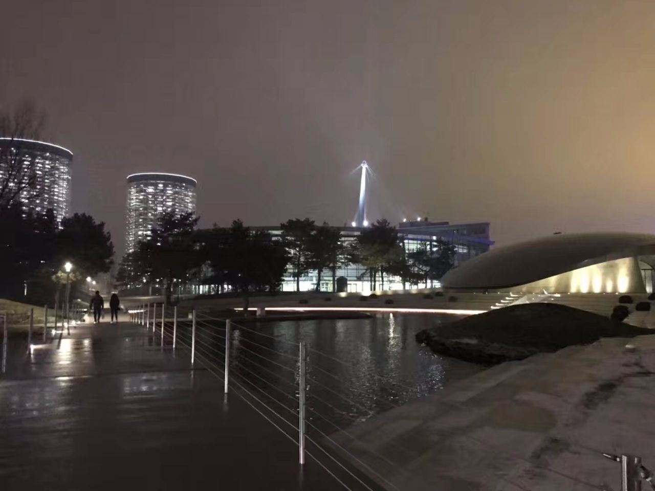 全球最大提车中心,放800台车,有1条地道,碟中谍在这取景