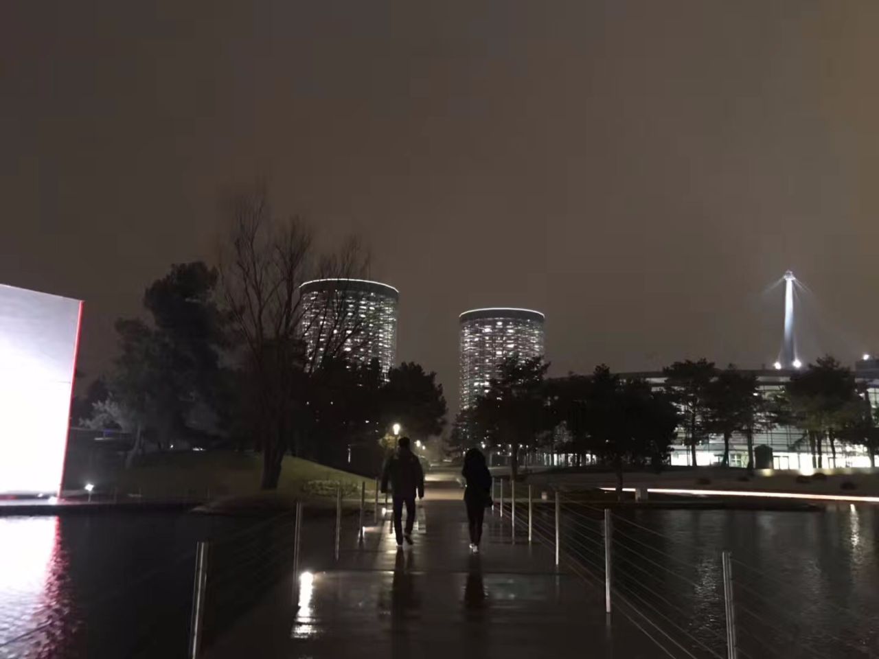 全球最大提车中心,放800台车,有1条地道,碟中谍在这取景