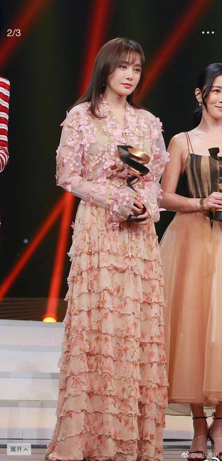 秦岚，郭德纲!鞋底比高呀!