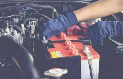 新买的汽车一般多久保养一次？