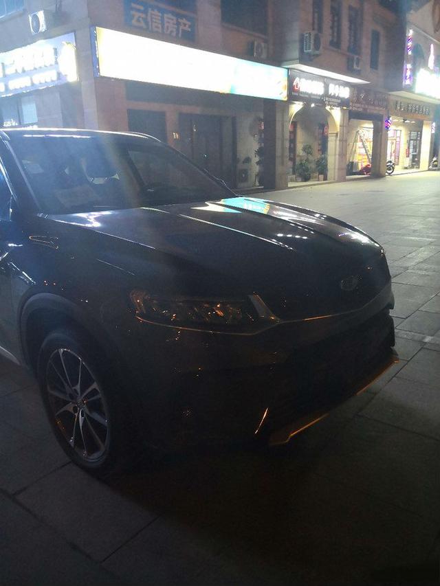 吉利首款轿跑SUV实车现身,造型媲美宝马X6,配沃尔沃2.0T要火