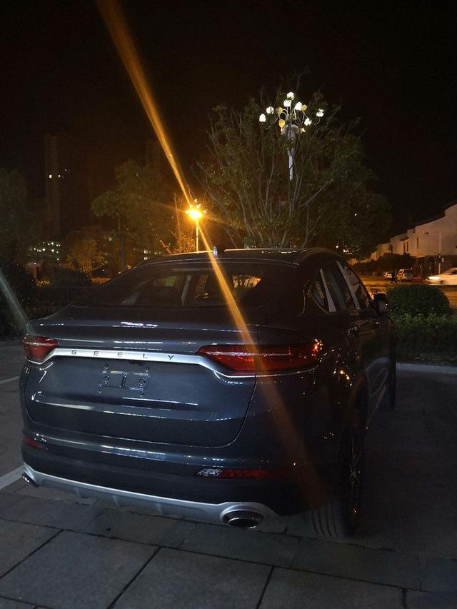 吉利首款轿跑SUV实车现身,造型媲美宝马X6,配沃尔沃2.0T要火