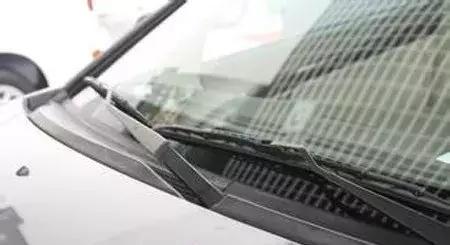 雨刮器最怕什么？如何保养雨刮器，才能让寿命更长？