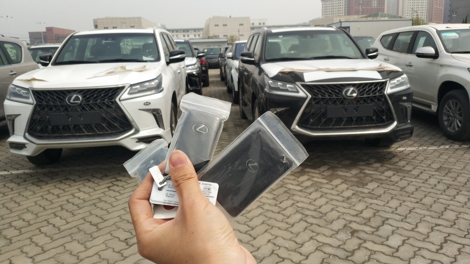 中东巅峰限量雷克萨斯LX570降价15万,还买啥酷路泽570!