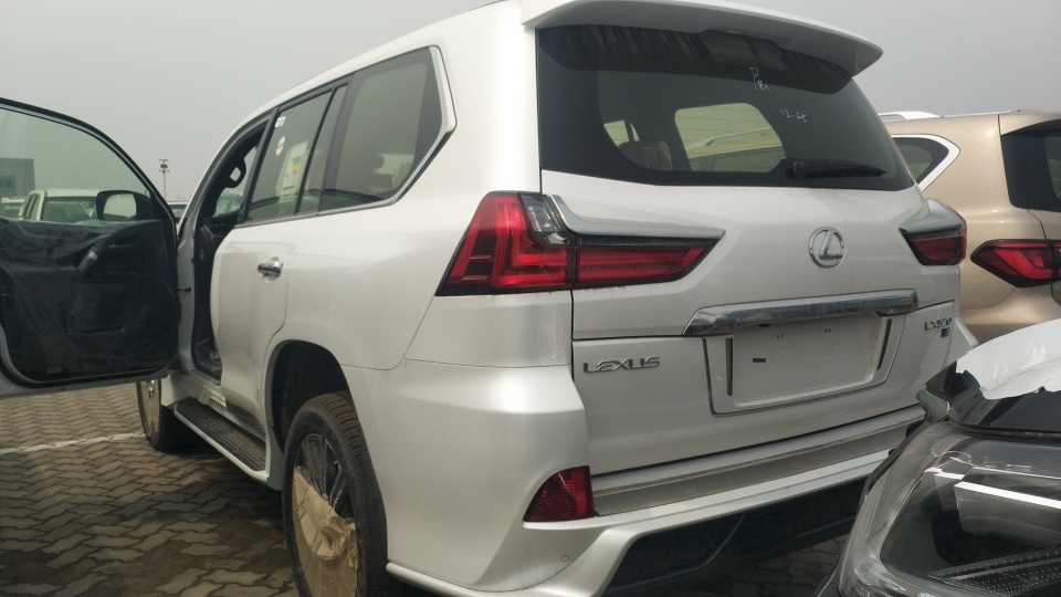 中东巅峰限量雷克萨斯LX570降价15万,还买啥酷路泽570!