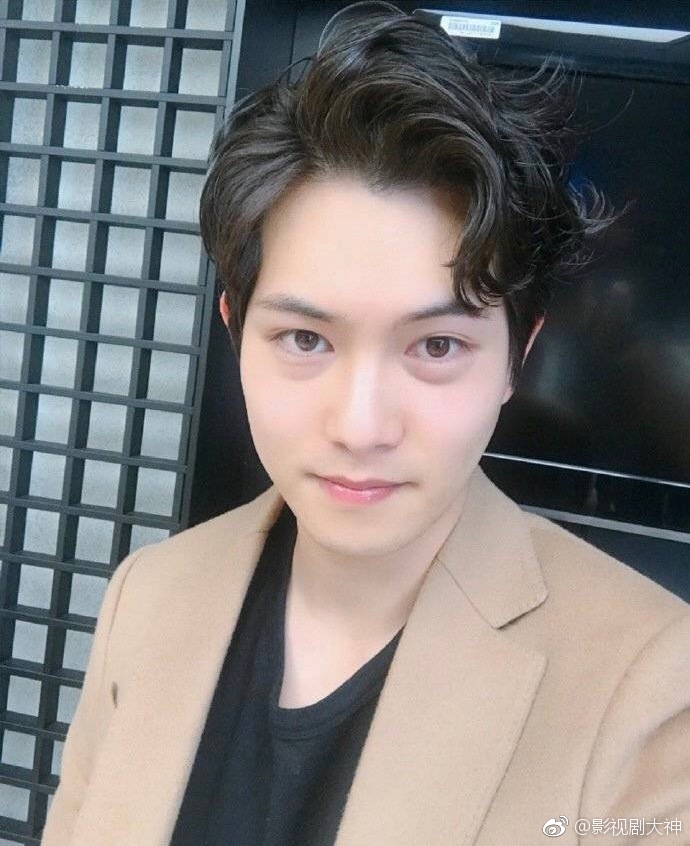 粉丝发声明要求李宗泫退出组合，认为他严重损害了公司和组合的形象