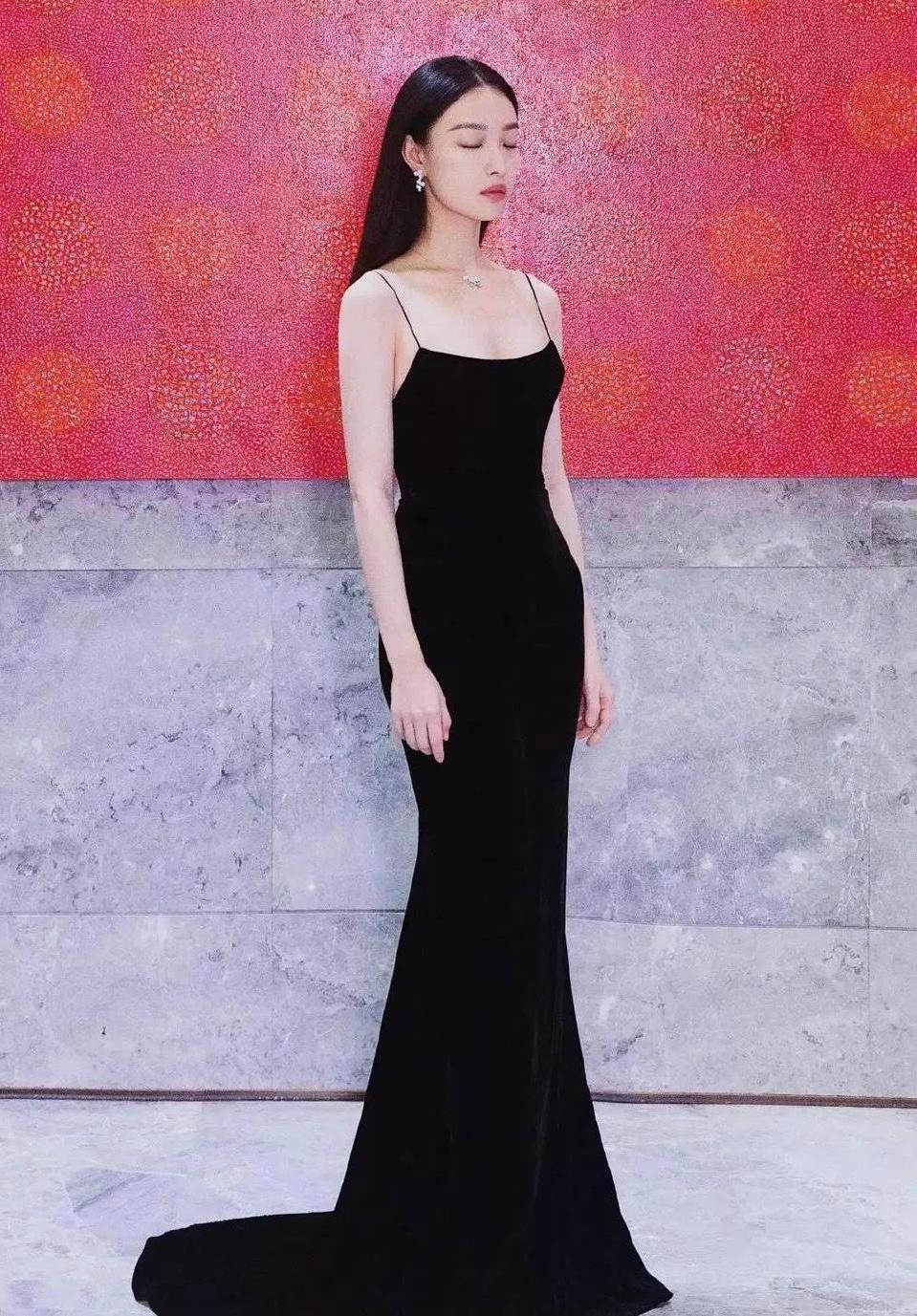倪妮久违晒照,神仙颜值不是吹的,好身段美到要爆!