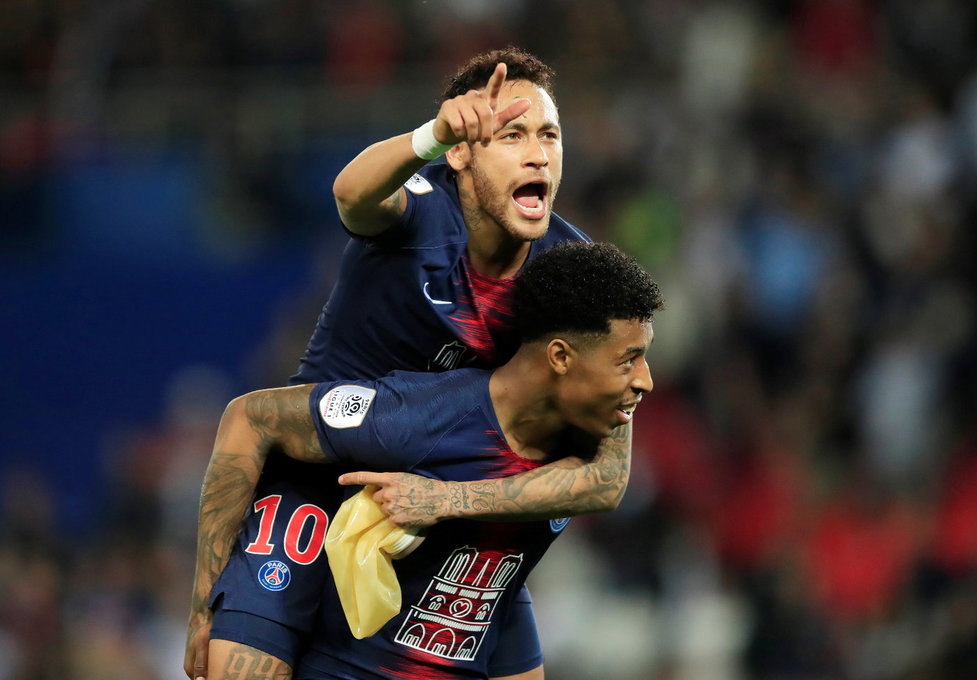 足球——法国超级杯：巴黎圣日耳曼队夺冠_比赛