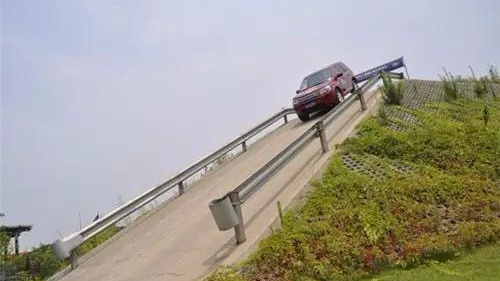 原来这就是汽车减震器，还有汽车保养，涨姿势了！