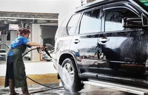 洗车别光洗车皮，这4个地方才是最“脏”的，9成车主不知道