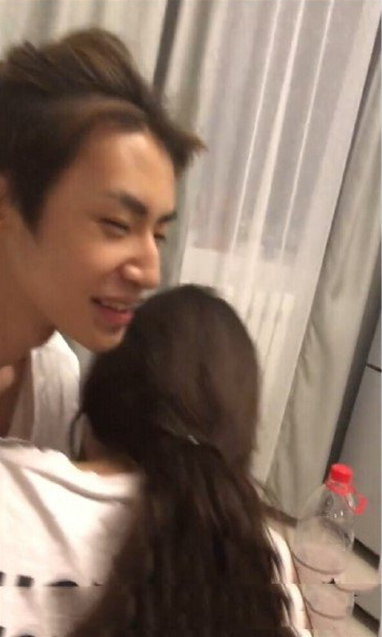 老板强脱保姆内衣亲吻_保姆