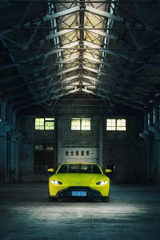 深度体验阿斯顿•马丁V8 Vantage:只为读懂你的美