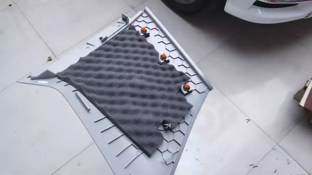 奔驰GLK260都要改的汽车隔音,你还在等什么?