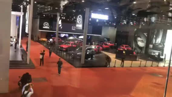 上海车展最后一天，人特别的少了，人的热情也不像前几年那么高涨