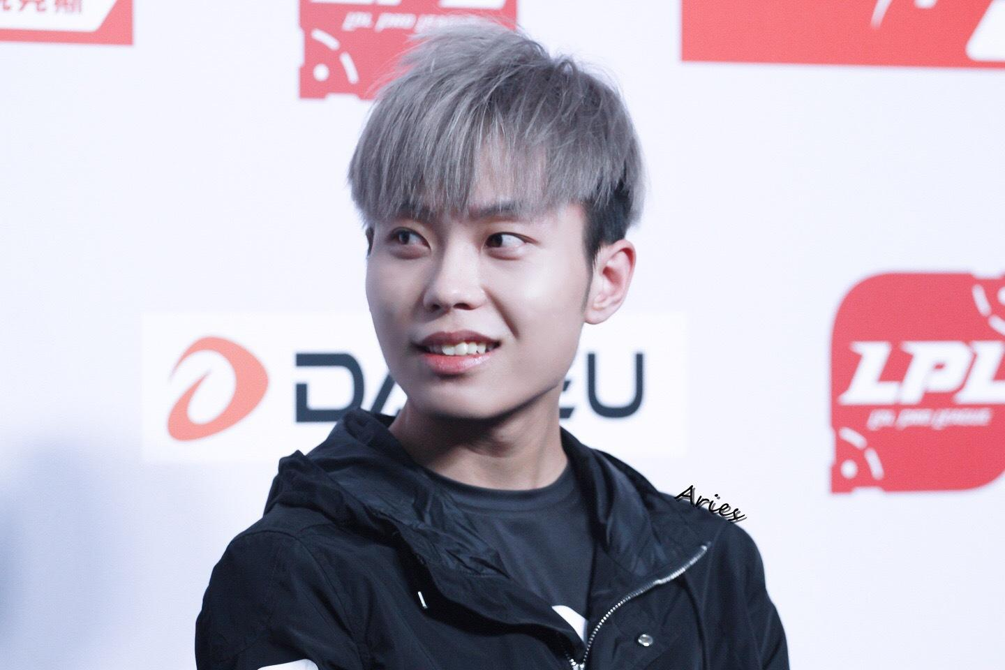 LOL：盘点历史上各个英雄的代表玩家，Uzi的VN、Faker的劫？