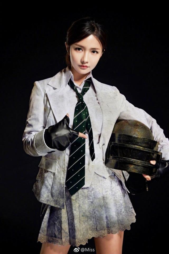 人气女主播Miss接连COS绝地求生角色,暗示国服将要到来?!
