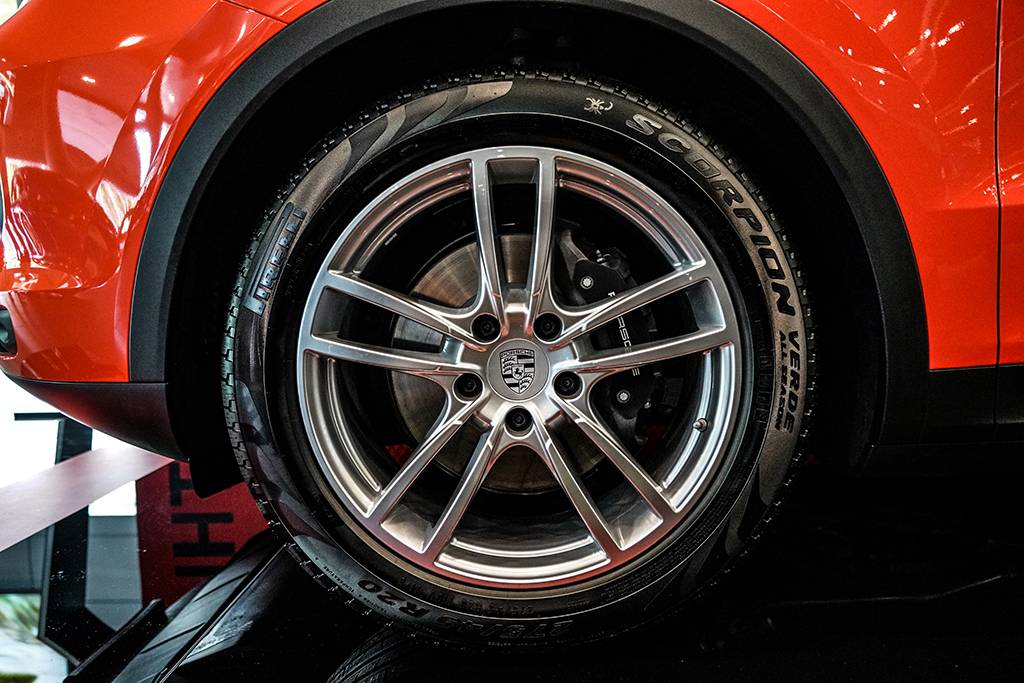 抢先到店实拍保时捷全新Cayenne Coupe!带有赛道基因的SUV