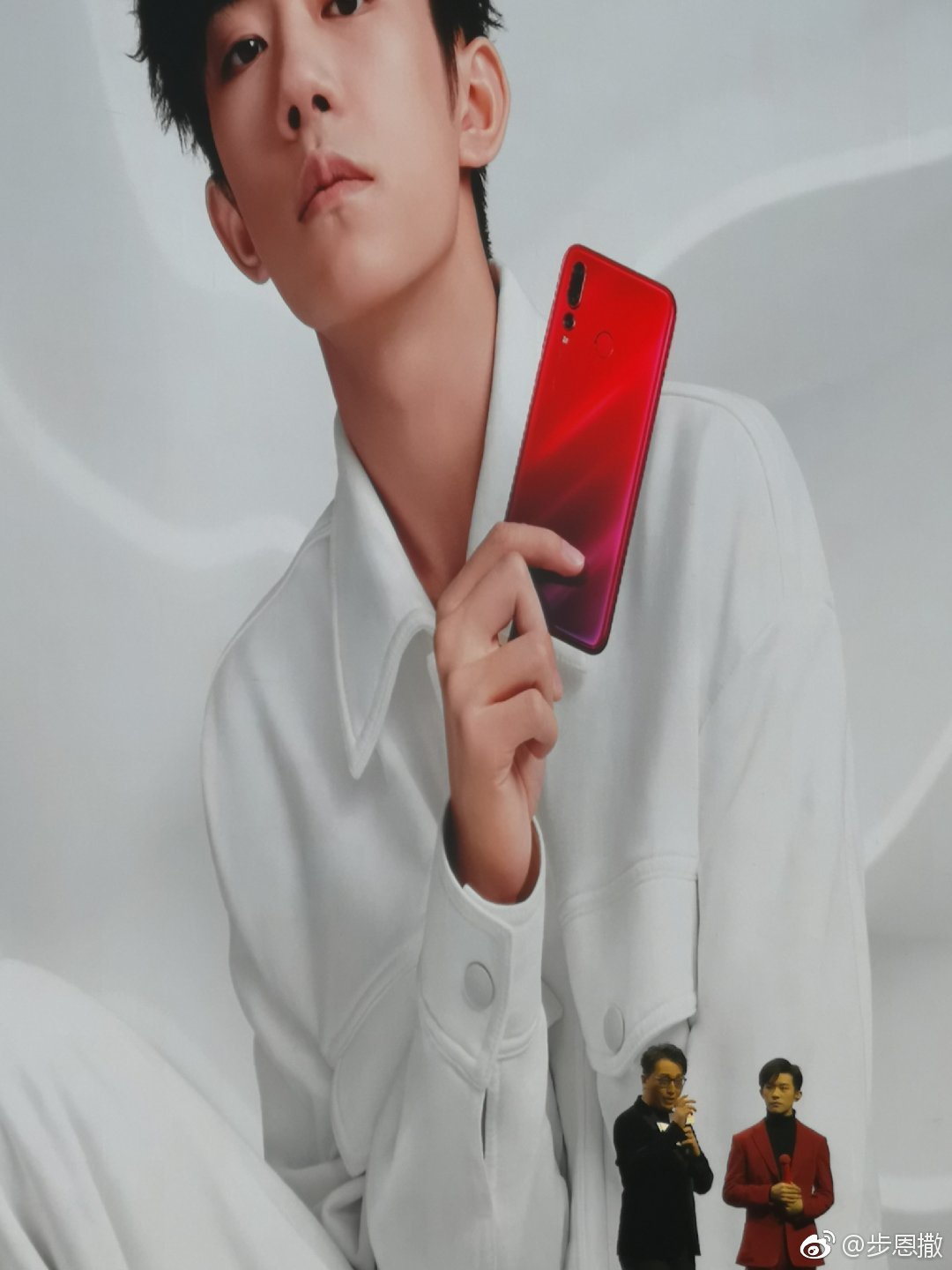 易烊千玺代言华为nova7,易烊千玺代言华为nova8 自拍极点全面屏,华为nova4发布,易烊千玺现场献歌