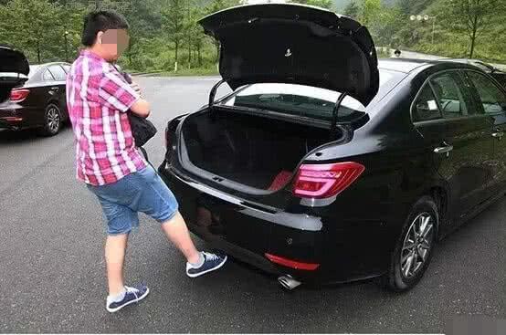 最惨中级车,车长近4米9,仅7万,国内没人买,在国外却是第一