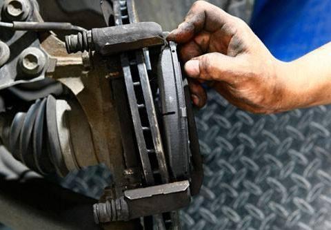 刹车片多久换一次？4S店说3万公里，听听老司机怎么说！