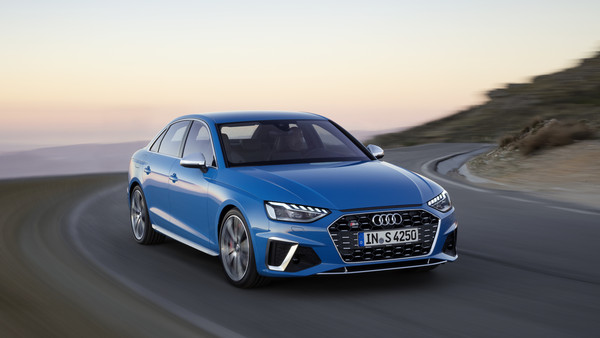 奥迪A4小改款夏季开卖 导入轻油电、S4柴油动力新选项!