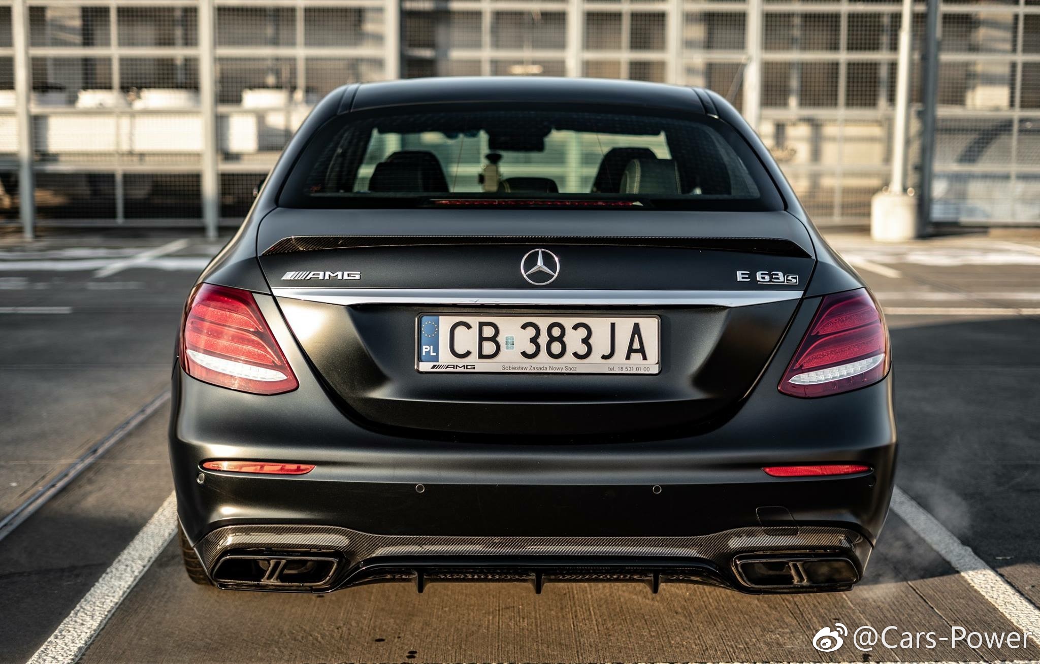 奔驰新E63s AMG,哑光黑真帅。
