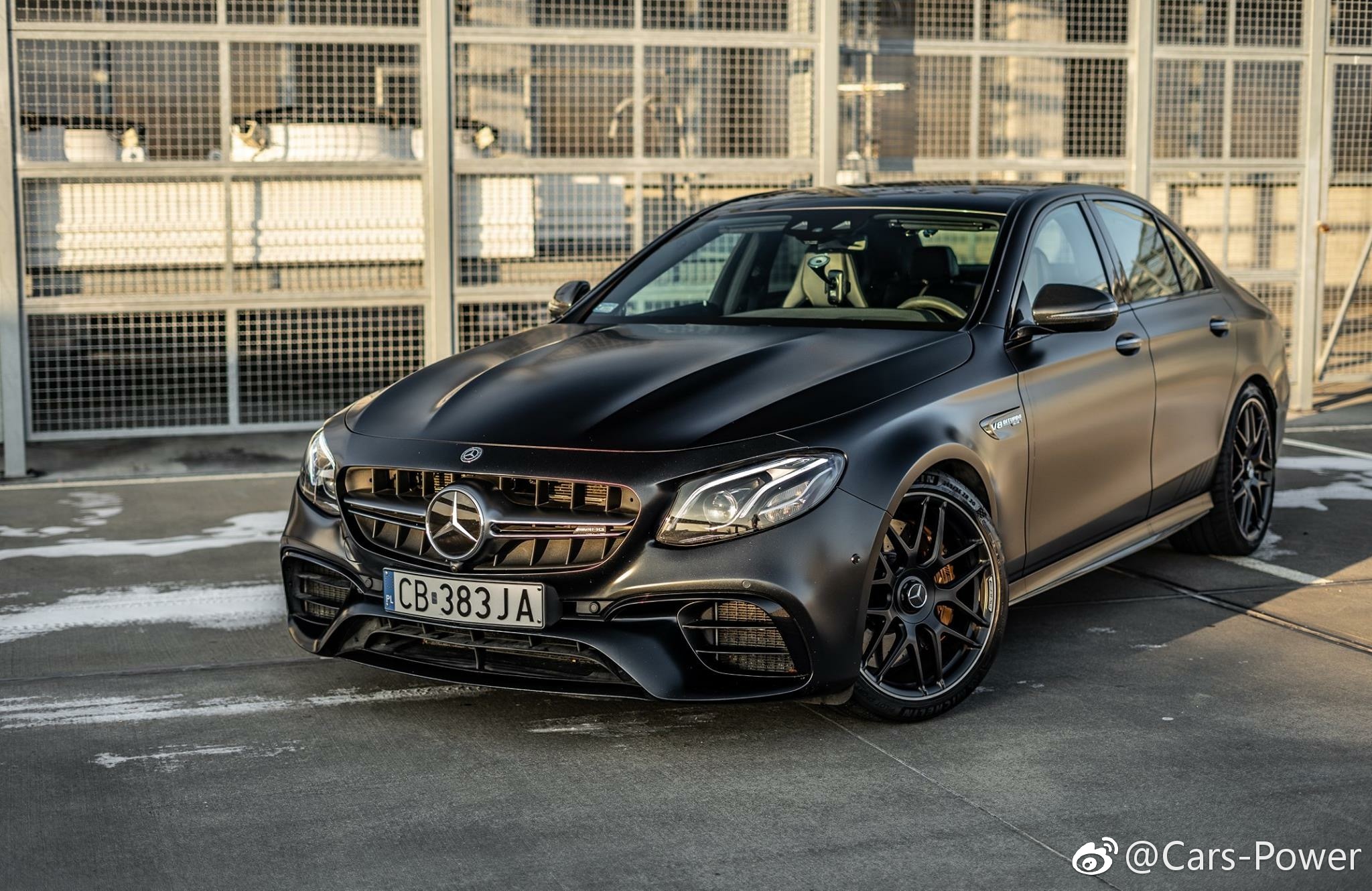 奔驰新E63s AMG,哑光黑真帅。