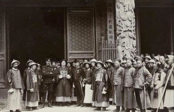 晚清时期官员和外国官员真实合影照片 晚清时期官员和外国官员真实合影照片