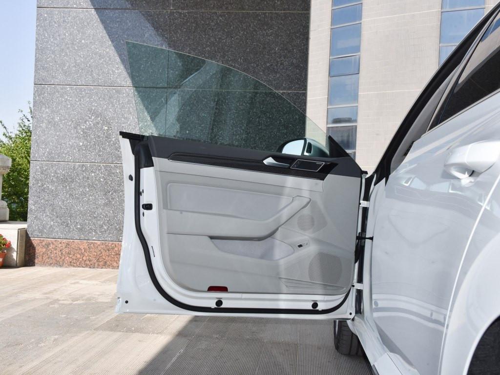 25万,无边框车门,全系2.0T,大众新CC就这点实