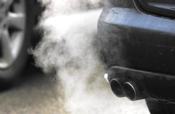 辟谣：冬季热车有奇效？实际危害并不小，原地热车的那些事儿！