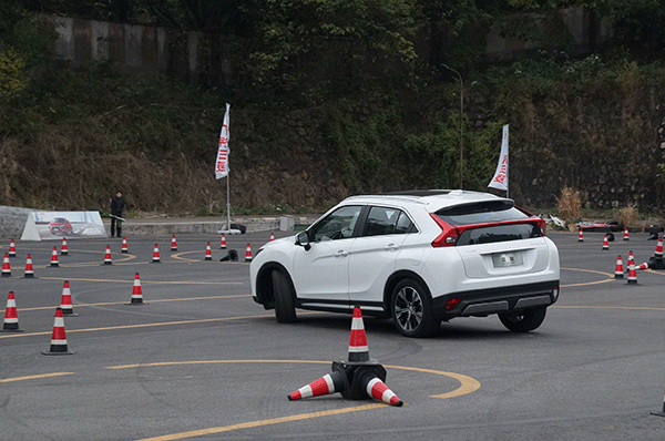 城市SUV能跑赛道跑极限越野？试驾奕歌看到广汽三菱销量大增原因