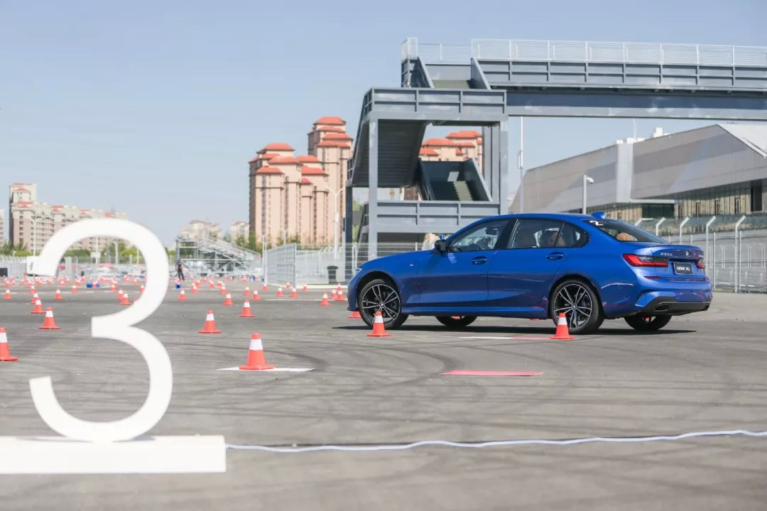 Cars01试驾丨全面提升,不只是印象中的那台3系