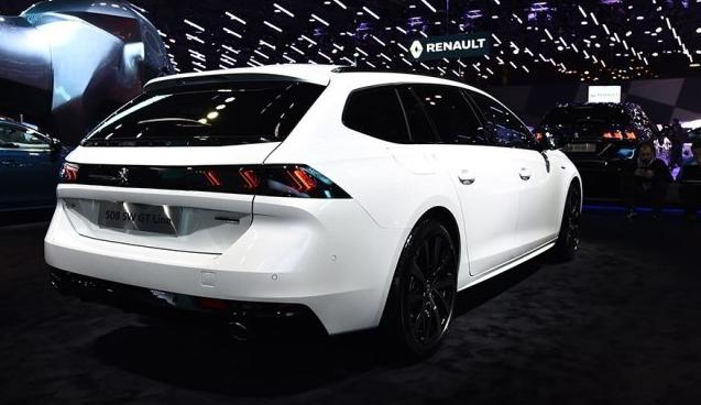 无框门，225马力配8AT，这旅行车明年入华，不会让你等失望