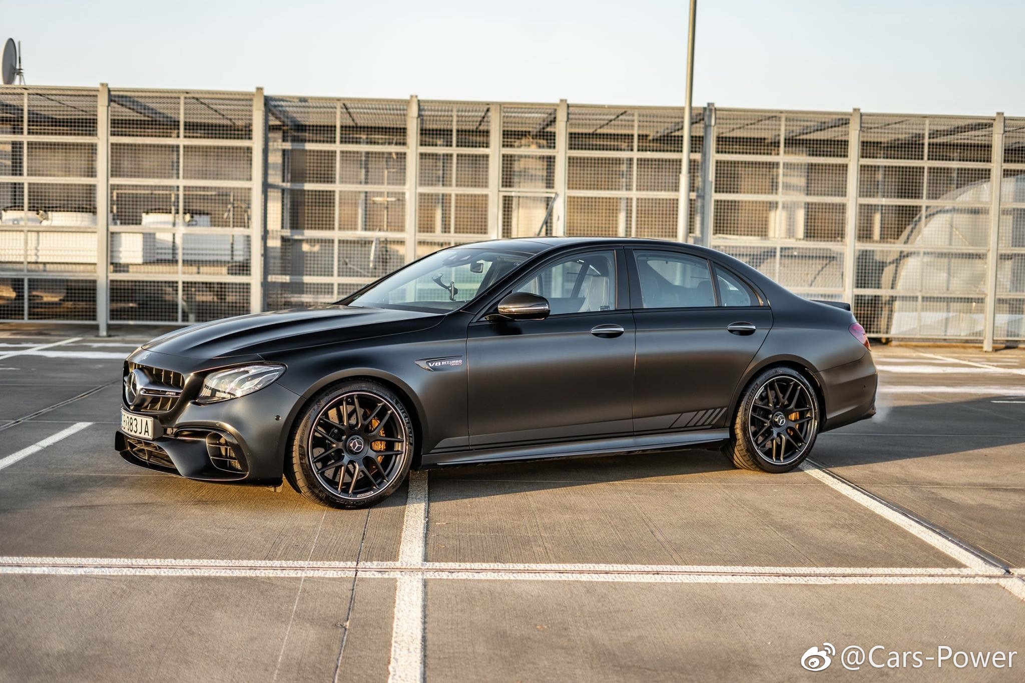 奔驰新E63s AMG,哑光黑真帅。