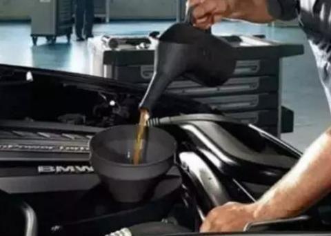 汽车保养完之后为什么油耗反而飙升？听老师傅说完后恍然大悟！